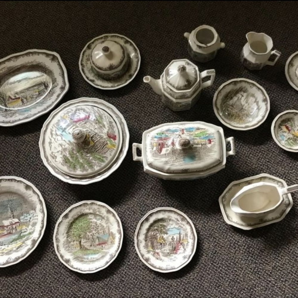 Set of Shakespeare dishes and set